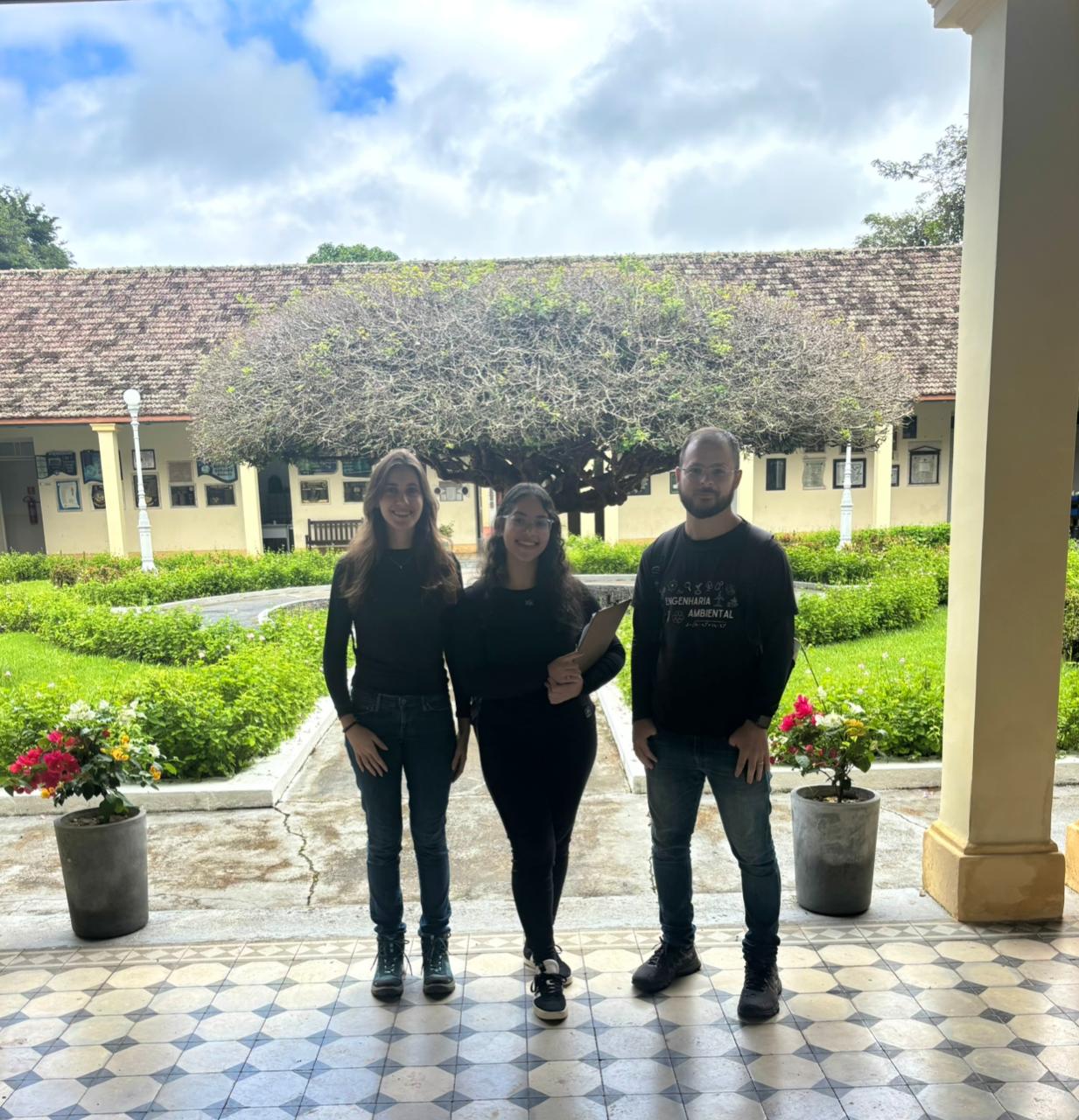 Equipe em campo - Ana Catarina, Janiele e Tayuri